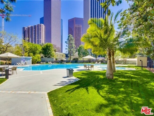 Building Photo - 800 W 1st St