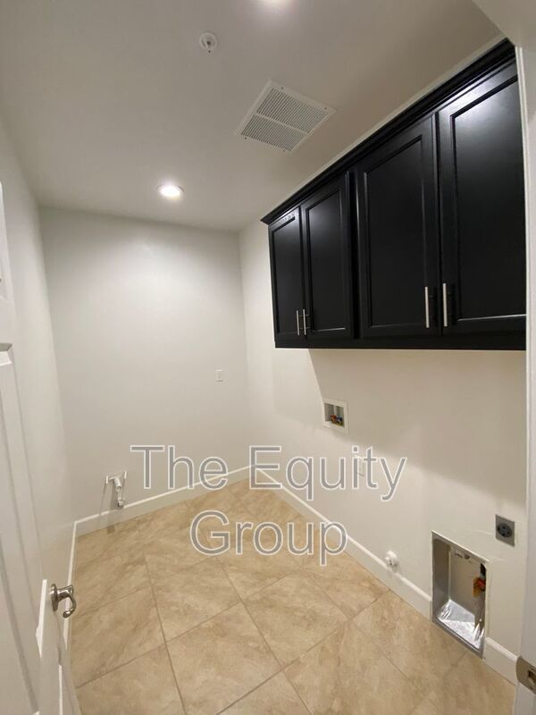Building Photo - 1415 West Tyler Ct