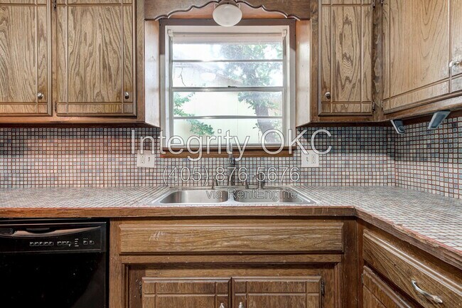 Building Photo - 5233 Coble St