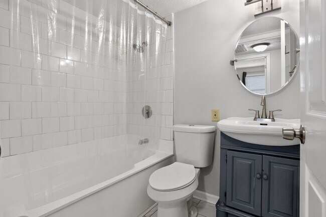 Building Photo - Charming 2BR Condo in Calhoun