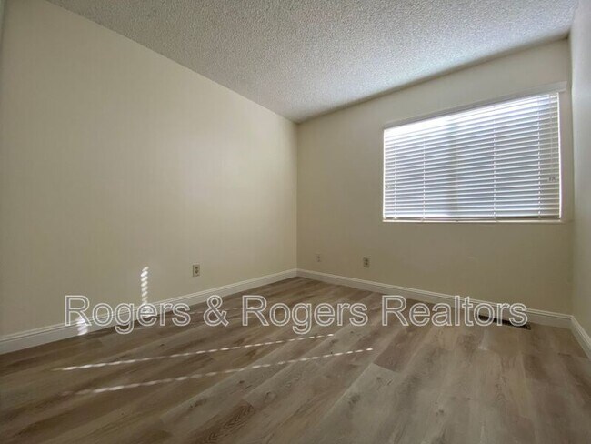 Building Photo - 1089 Rankin Dr