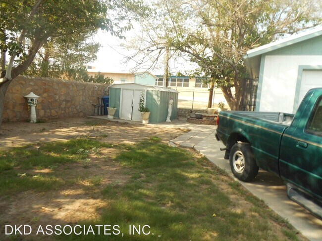 Building Photo - 2 br, 1 bath House - 7547 HERMOSILLO DR