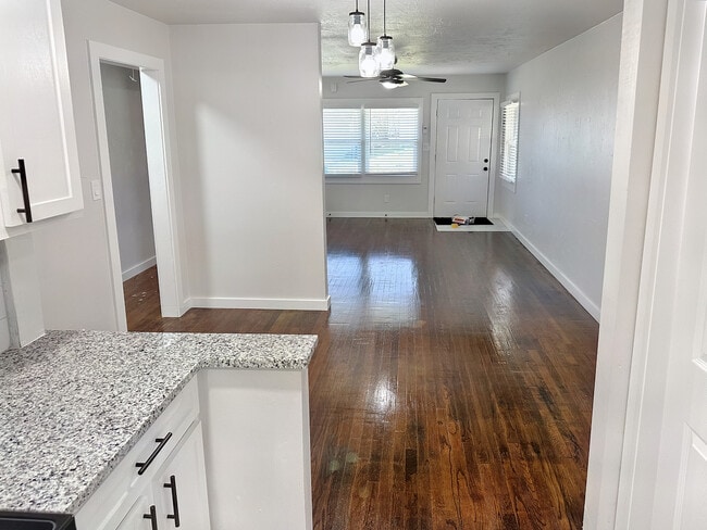 Building Photo - 3221 NE 16th St