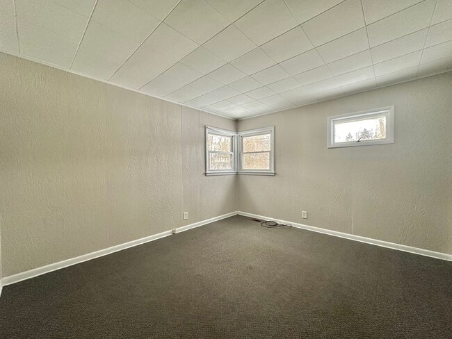 Building Photo - 833 Westmoreland Ave