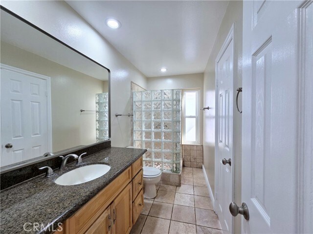 Building Photo - 926 E Bastanchury Rd