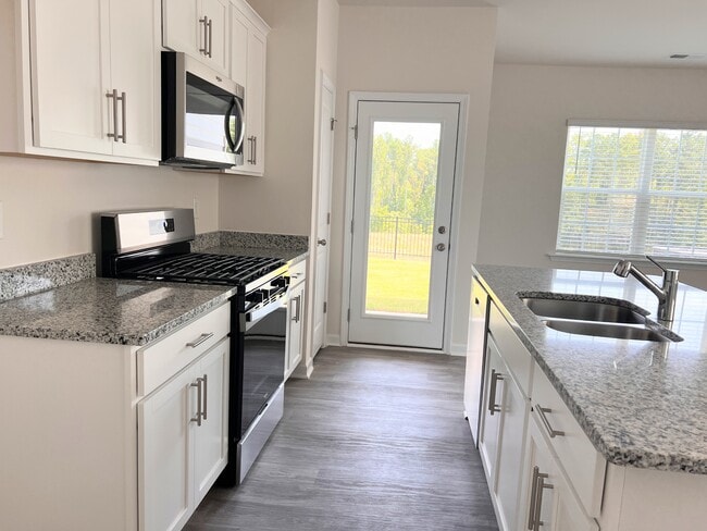 Building Photo - 455 David Hl Dr