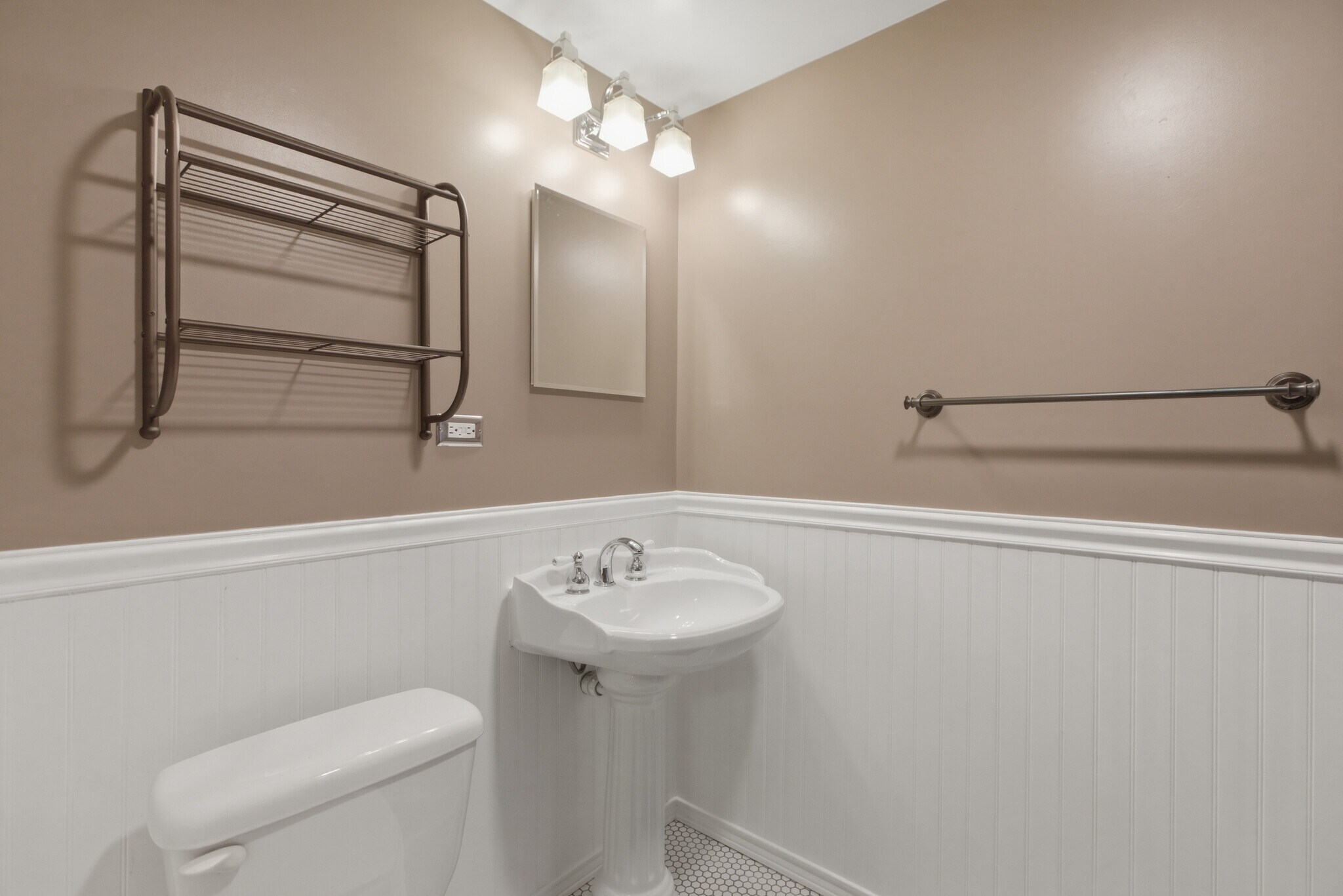 Building Photo - 6645 N Greenview Ave