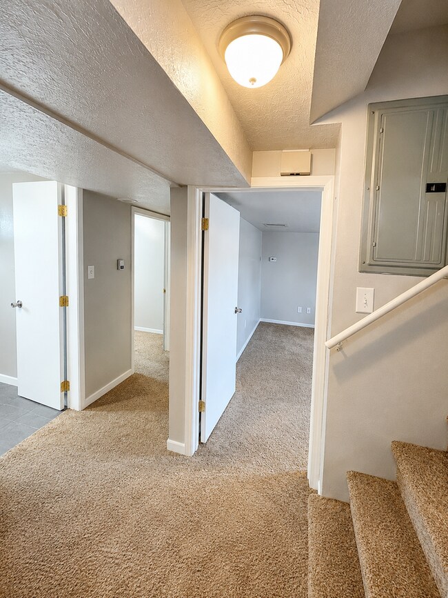 Building Photo - 223 500 S