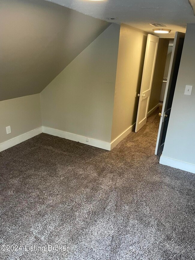 Building Photo - 2052 Midland Ave