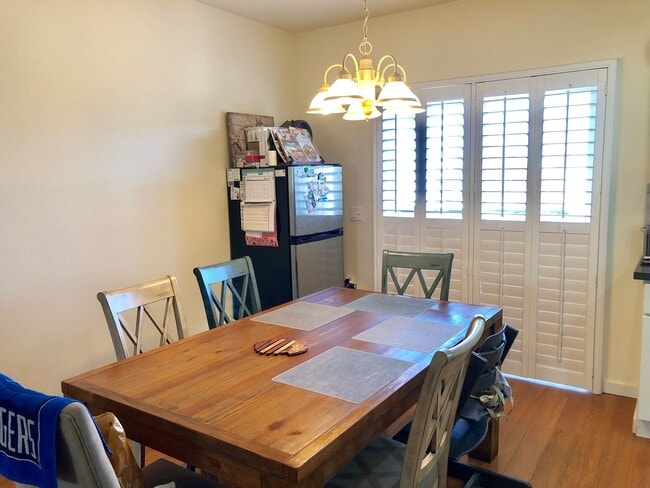 Building Photo - Lovely 3 bd/2.5 ba Townhome - Old Town Torrance!