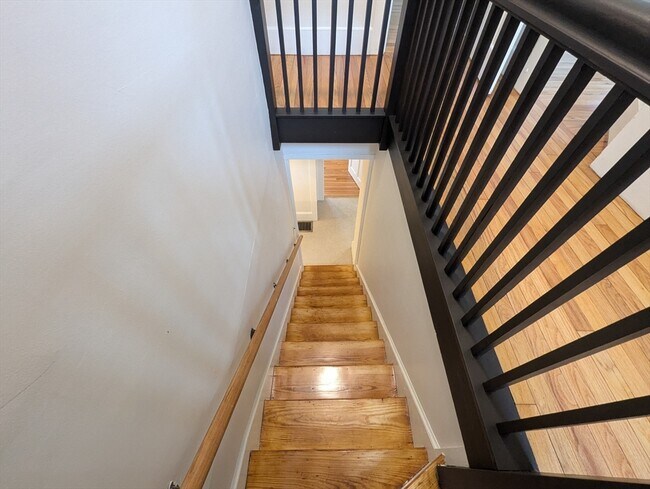 Building Photo - 112 King St