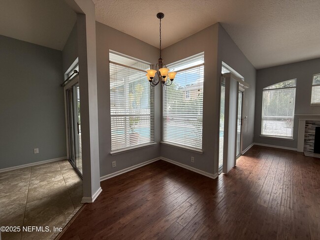 Building Photo - 1319 N Kyle Way
