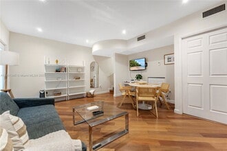 Building Photo - 927 Euclid Ave