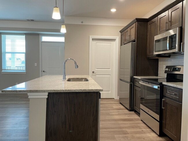 Building Photo - Shelby Township-Newer 2-bedroom, 2-bath condo with Balcony & Garage