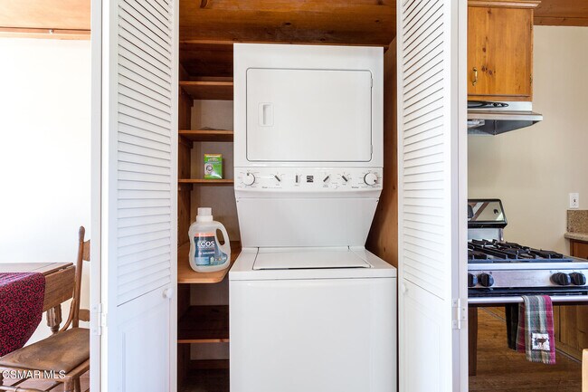 Building Photo - 1052 Hacienda Dr