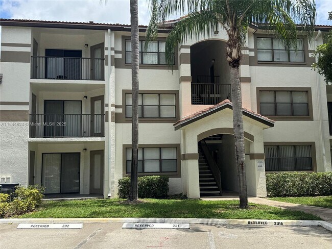 Building Photo - 630 S Park Rd