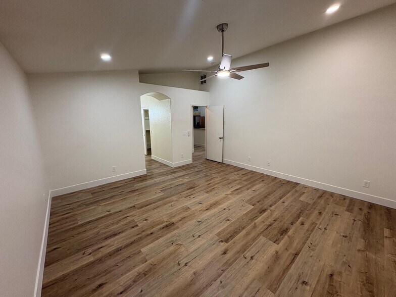 Master Bedroom - 461 E Pinto Dr