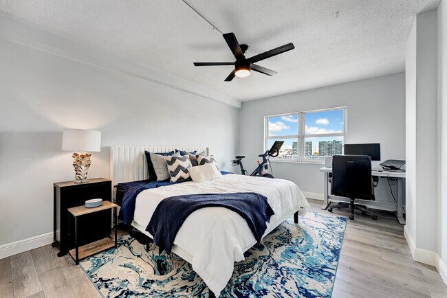 Building Photo - 400 Kings Point Dr