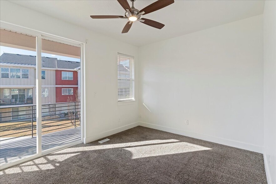 Building Photo - 2333 S Long Dr