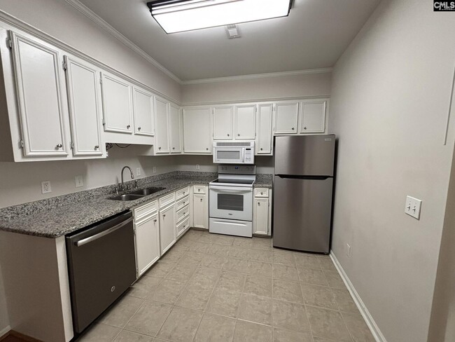 Building Photo - 2546 Lee St