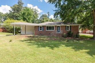 Building Photo - 208 Yancy Dr SE
