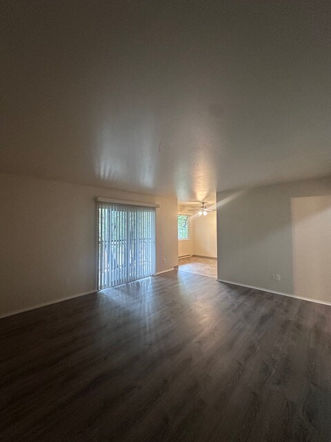 Building Photo - Charming 2-Bedroom Apartment with Modern Comforts on SE Division St.
