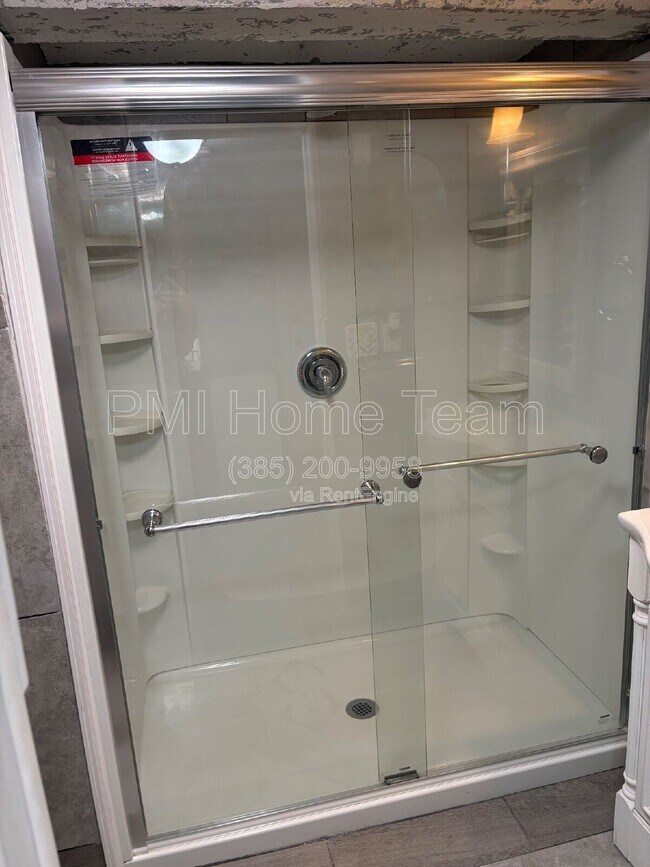 Building Photo - 168 Ross Dr