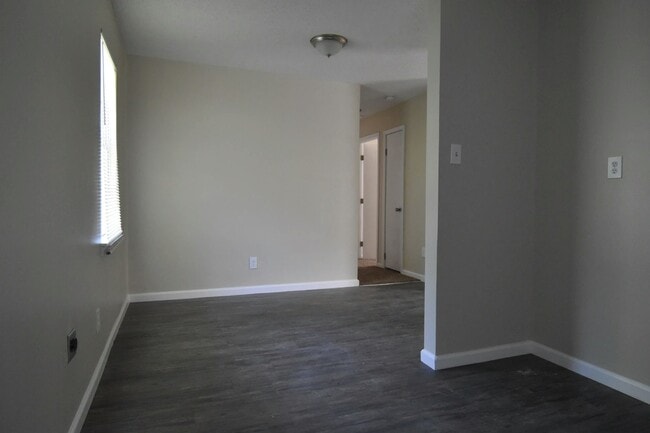 Building Photo - 4551 Sunny View Dr