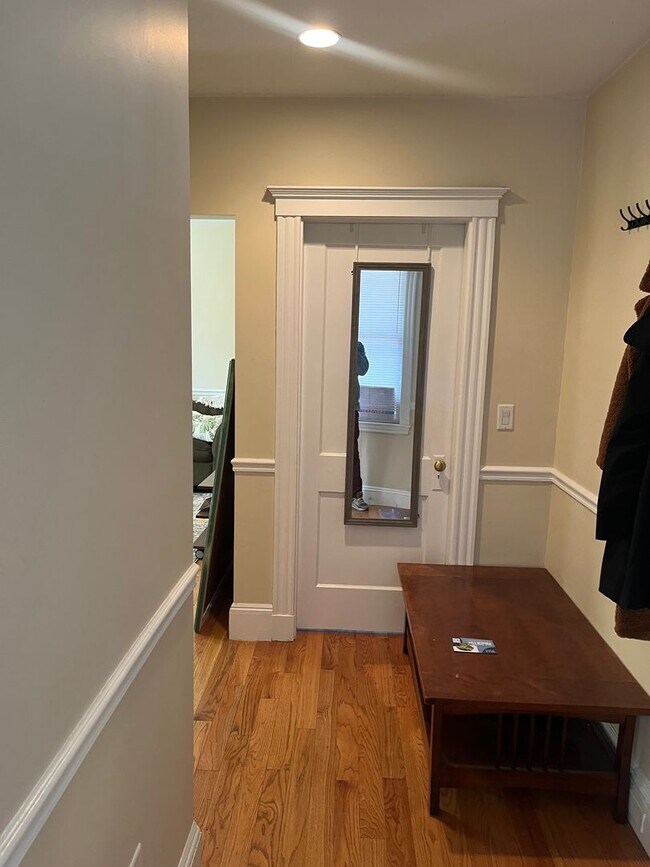 Building Photo - HOT BRIGHTON LISTING!!!!