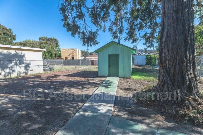 Building Photo - 1428 Monterey St