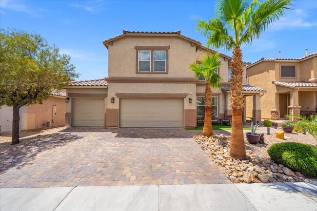 Building Photo - Luxurious, Exceptional Entertaining 5 Bedroom Home Featuring Expansive Indoor-Outdoor Living