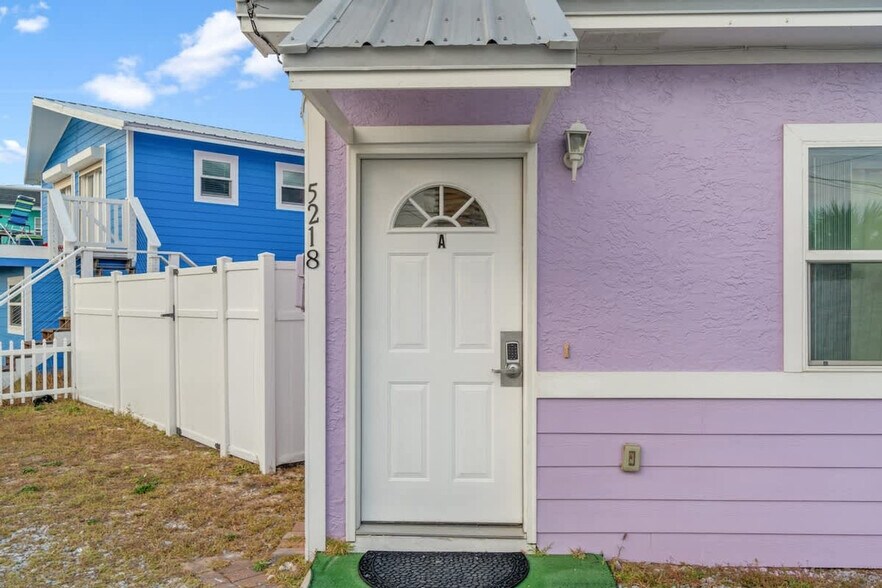 Building Photo - 5218 Beach Dr