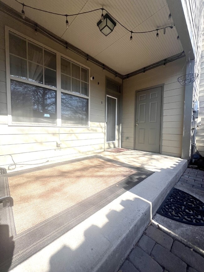 Building Photo - FANTASTIC LOCATION!! 2BR/2.5BA Townhouse in Historic Waverly area!