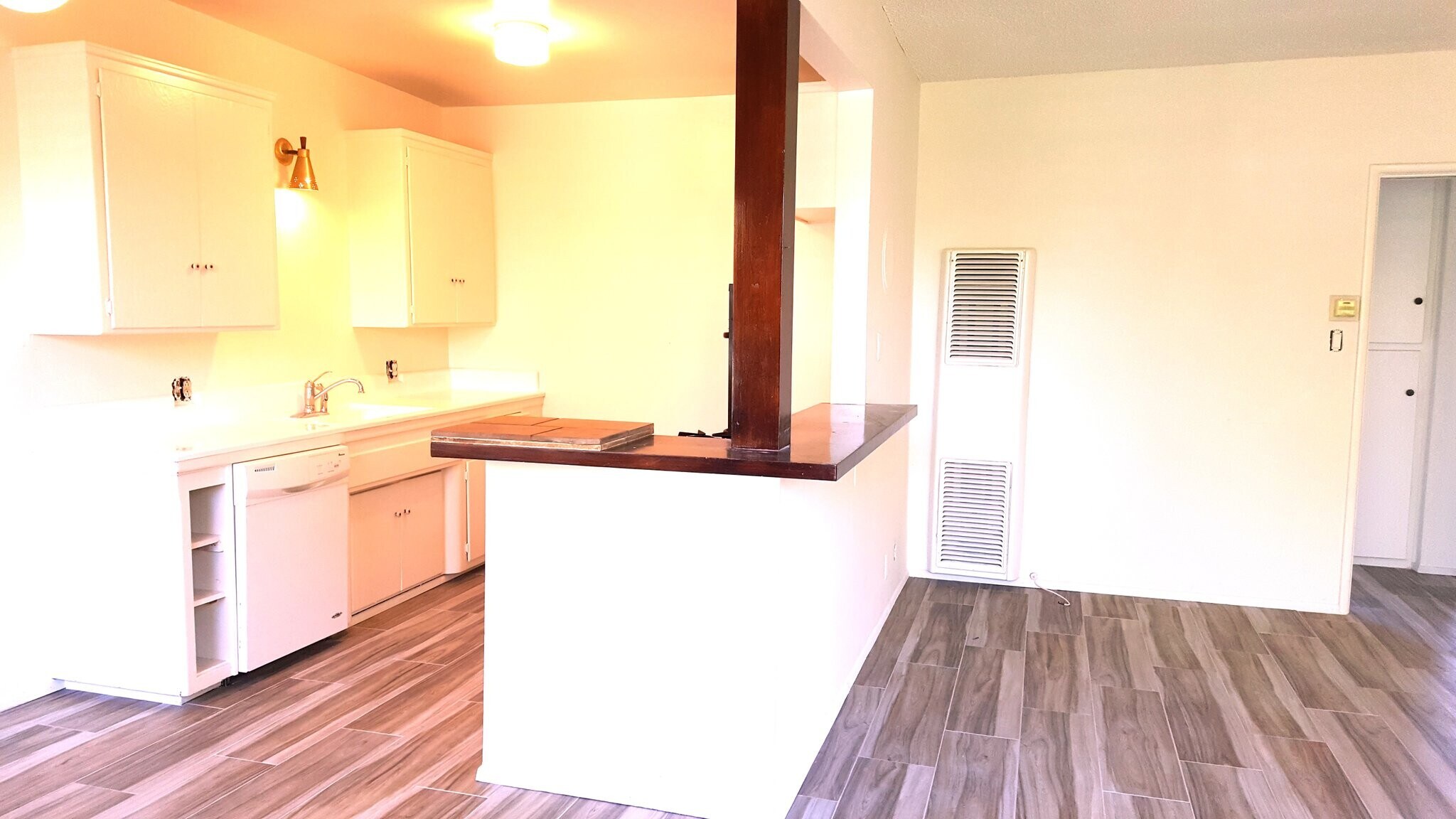 Building Photo - 1150 Manhattan Beach Blvd