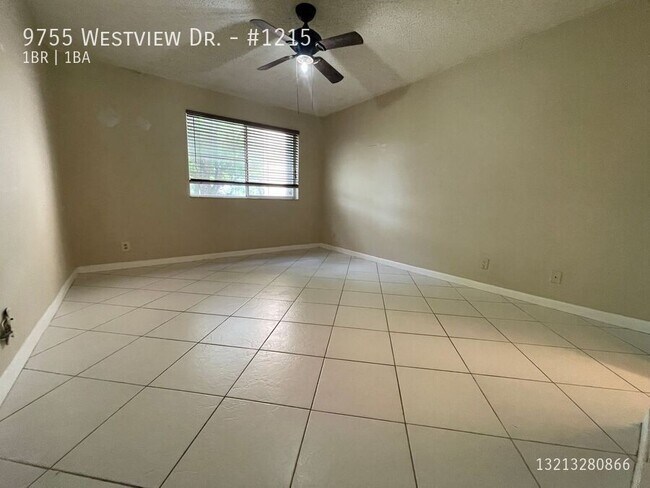 Building Photo - 9755 Westview Dr