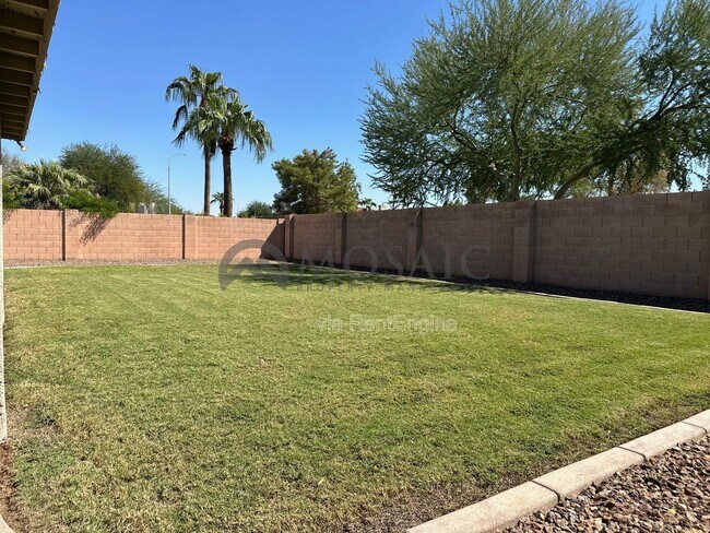 Building Photo - 121 W Birchwood Pl