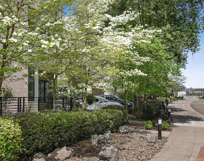 Building Photo - Riverfront Location, Luxury Townhome - End Corner Unit, Two En-Suites, Attached Garage