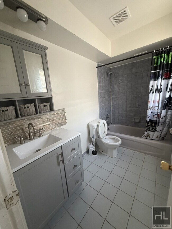 Building Photo - Schenectady Ave