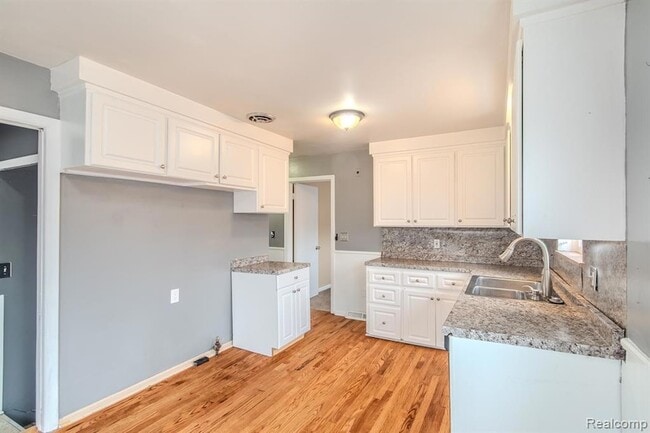 Building Photo - 21135 Virginia Ave