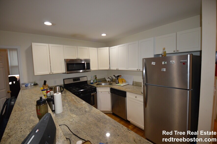 Building Photo - 66 Egmont St