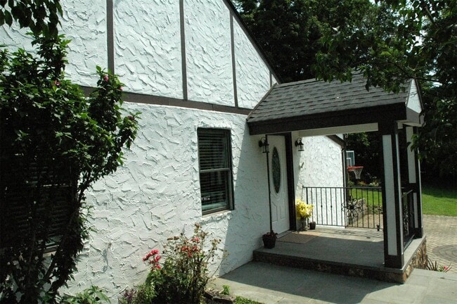Building Photo - 20 Annadale St