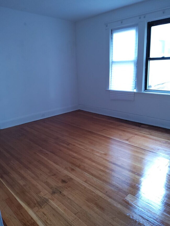 Building Photo - 2111 Park Ave