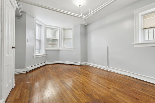 Building Photo - 162 Fairview Ave