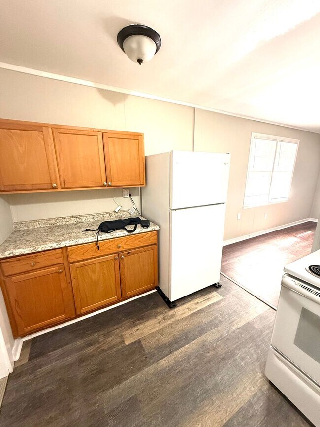 Building Photo - ** 3 bed 1 bath located in Forest Hills ** Call 334-366-9198 to schedule a self showing
