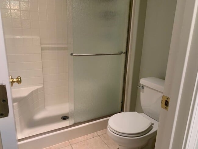 Building Photo - 3 Bedroom, 2 Bath Home with attached 3 car...