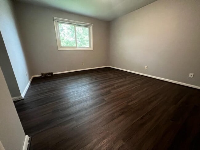 Building Photo - 119 E Summerset Ln