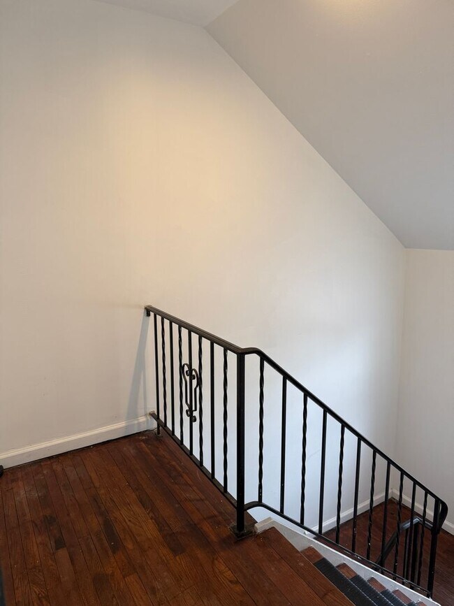 Building Photo - 720 Pine St