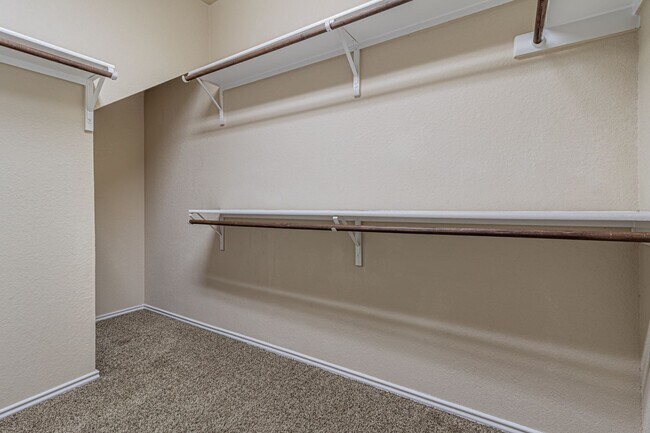 Building Photo - Great 4 bedroom 2.5 bath in Wildhorse