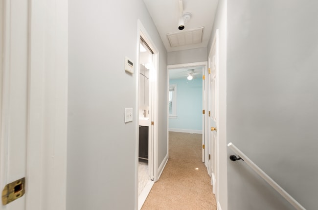 Building Photo - 1139 3rd St NE
