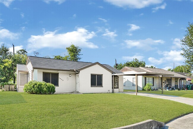 Building Photo - 3626 Yosemite St